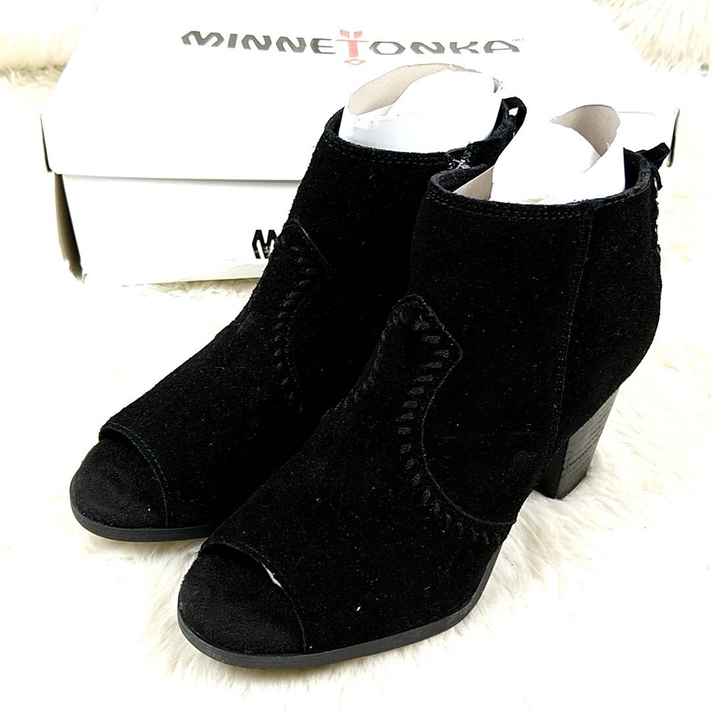 Minnetonka Melanie Bootie Women 6 Black Suede Open Toe Lace Up Back Boho